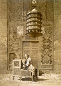 Un imam lisant le Coran dans la mosquée du Sultan, Maroc, 1817